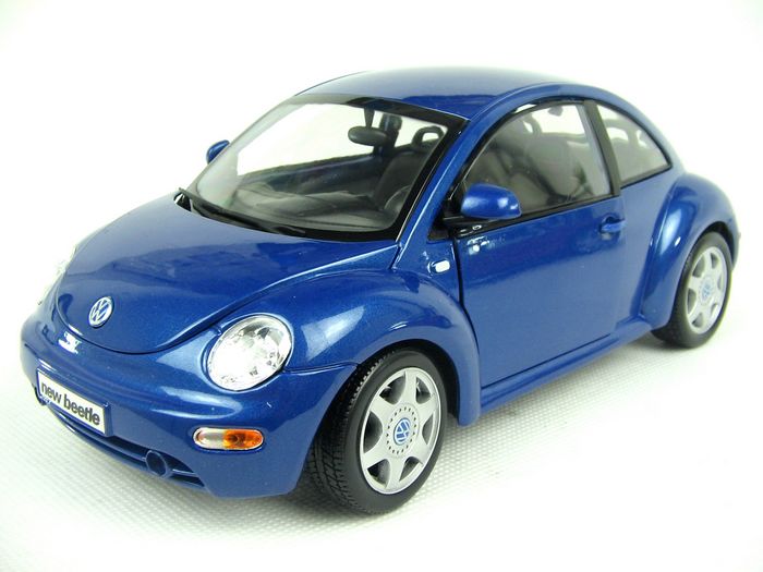 美驰图1:18 大众 新甲壳虫 Volkswagen New Beetle 31875金属仿真模型 蓝色