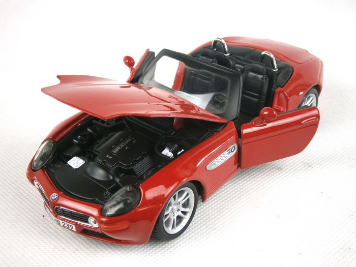 美驰图 1:24 宝马 BMW Z8 31996 仿真汽车模型 红色