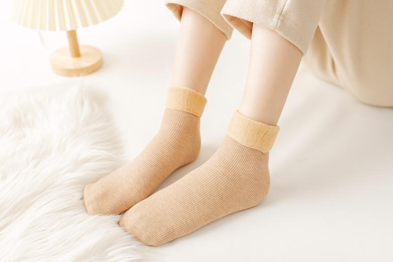 小童马 秋冬袜子女中筒山羊绒雪地袜保暖纯色日系加绒加厚堆堆袜
