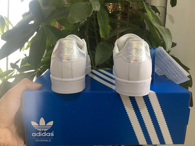 阿迪达斯/ADIDAS adidas 阿迪达斯 三叶草 贝壳头白炫彩压花CG3596