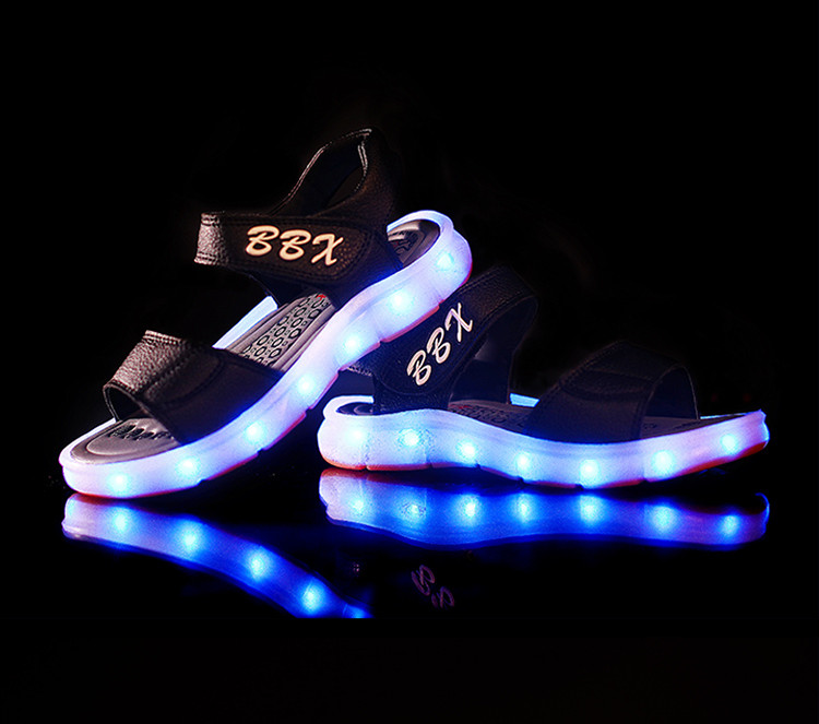 儿童充电凉鞋夏季男童LED亮灯鞋女童七彩发光鞋男孩USB闪光灯凉鞋