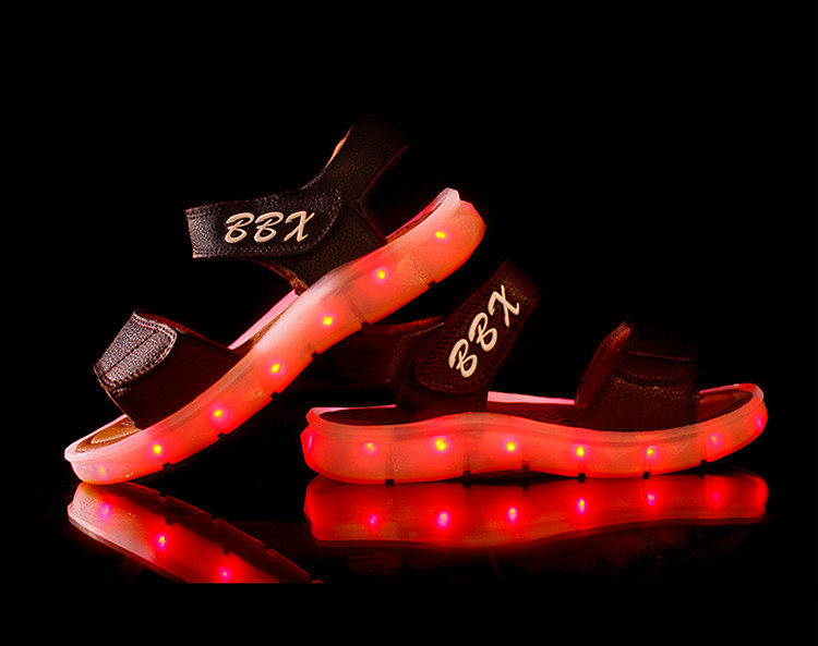 儿童充电凉鞋夏季男童LED亮灯鞋女童七彩发光鞋男孩USB闪光灯凉鞋