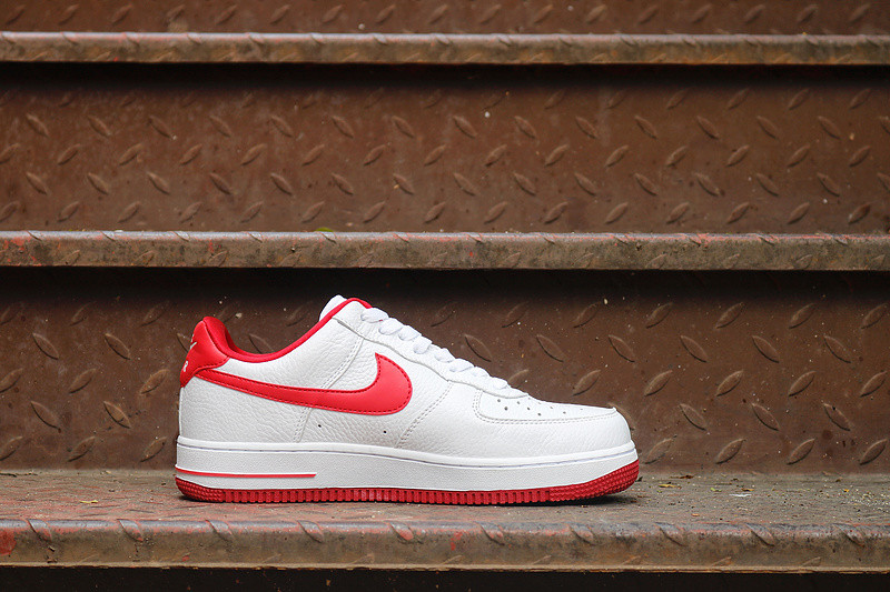 NIKE AIR FORCE 1 07 新经典复刻空军一号白红勾低帮运动休闲板鞋AA0287-101