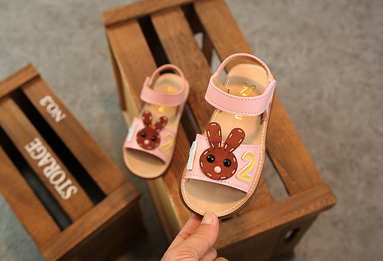 2018夏季新款韩版女童卡通软底魔术贴中小童兔子百搭公主凉鞋