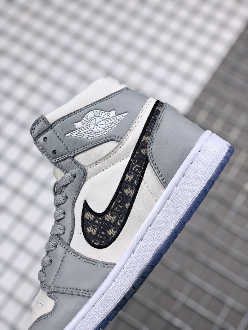 耐克/NIKE高帮 Dior x Air Jordan 1 High OG情侣运动鞋 跨界联名乳白色