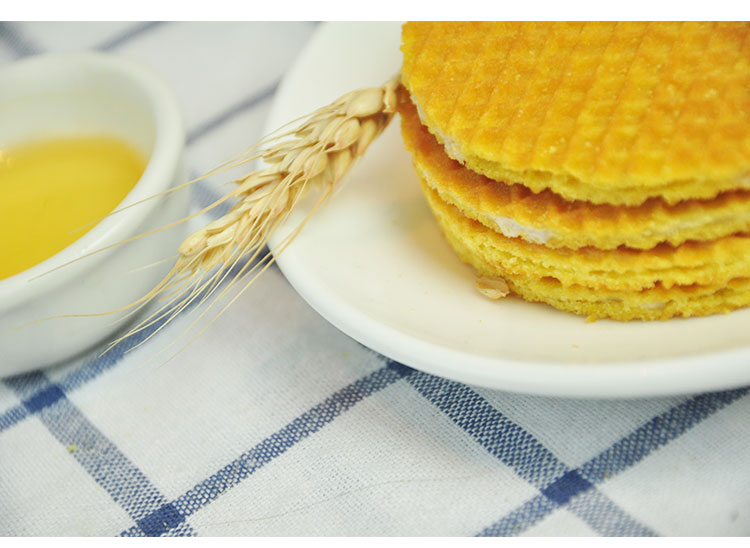 【我爱俄小糖】俄罗斯进口华夫饼干开心牛蜂蜜夹心全麦华夫饼干零食150g袋装