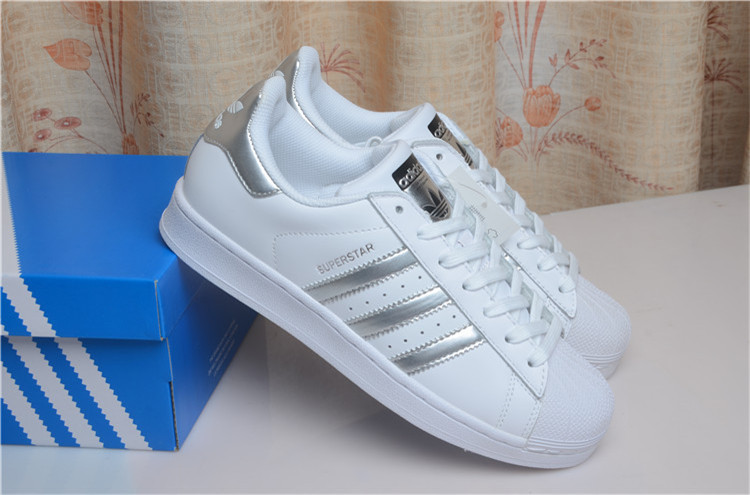 Adidas Superstar 三叶草贝壳头板鞋 男女针孔休闲运动鞋布面黑白皮面金标 BB1428