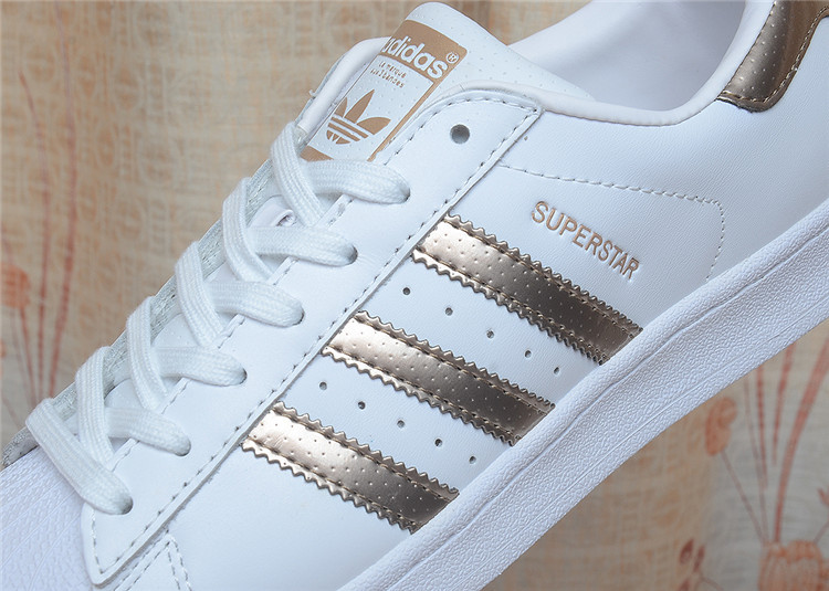 Adidas Superstar 三叶草贝壳头板鞋 男女针孔休闲运动鞋布面黑白皮面金标 BB1428