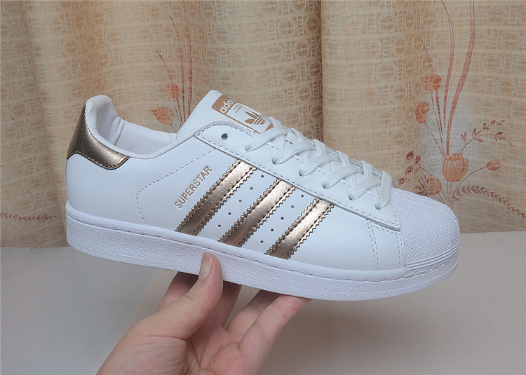 Adidas Superstar 三叶草贝壳头板鞋 男女针孔休闲运动鞋布面黑白皮面金标 BB1428