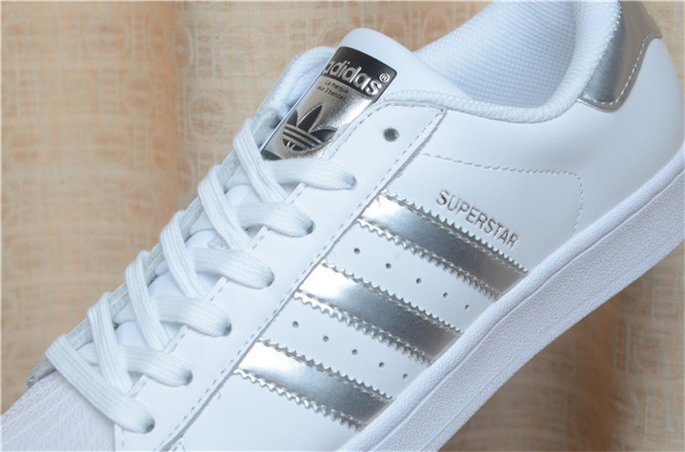 Adidas Superstar 三叶草贝壳头板鞋 男女针孔休闲运动鞋布面黑白皮面金标 BB1428