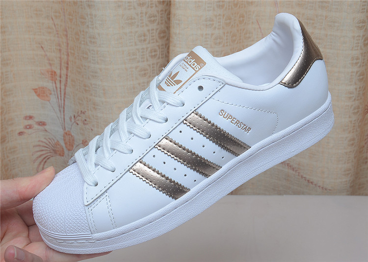 Adidas Superstar 三叶草贝壳头板鞋 男女针孔休闲运动鞋布面黑白皮面金标 BB1428