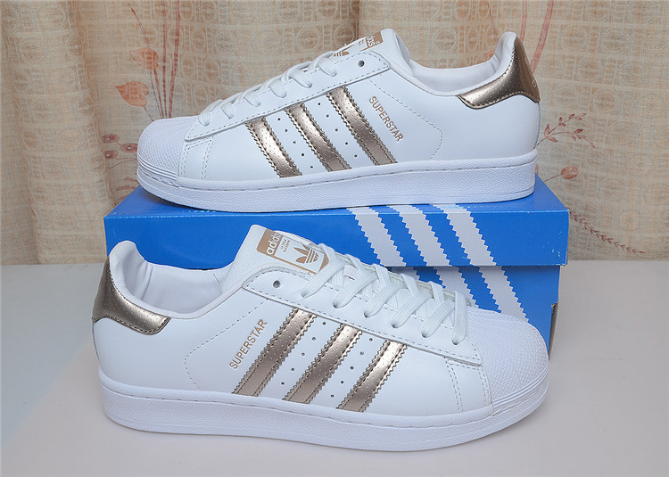 Adidas Superstar 三叶草贝壳头板鞋 男女针孔休闲运动鞋布面黑白皮面金标 BB1428