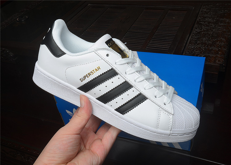 Adidas Superstar 三叶草贝壳头板鞋 男女针孔休闲运动鞋布面黑白皮面金标 BB1428