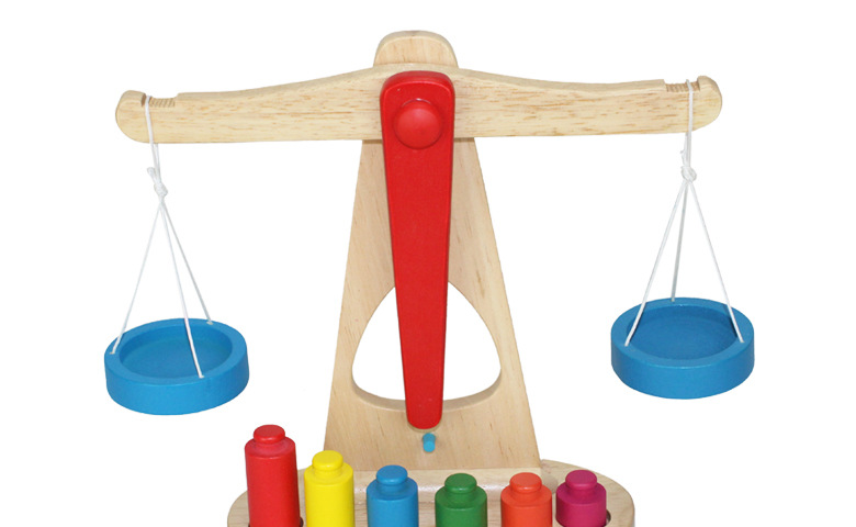 木制天平秤组蒙氏儿童数学教具幼儿园早教称重玩具