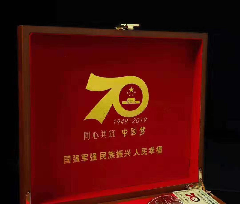 双晗豪华套装双金属盖调刻长城70周年爱国花玻璃双层水晶底送礼豪华版全网独款