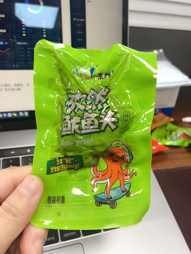 即食麻辣甜辣鱿鱼头山东特产海鲜休闲零食海鲜熟食整只鱿鱼迷你鱿鱼网红小吃批发