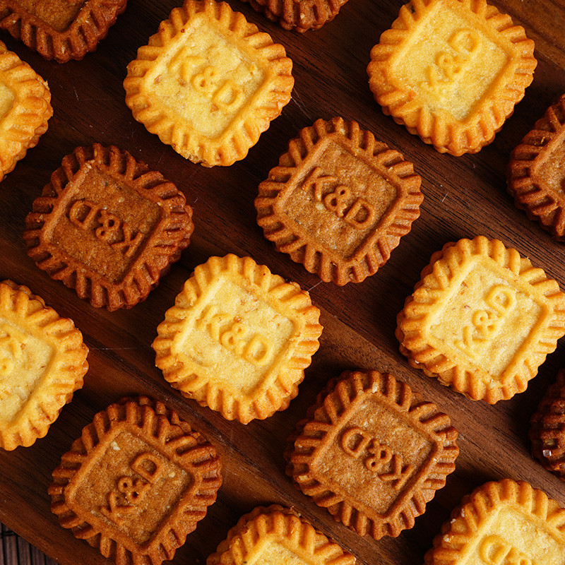 本宫饿了 本宫饿了 生椰拿铁味饼干 海盐芝士味150g