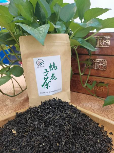 栀子花茶 精选栀子花，鲜香味浓,以优质绿茶为茶胚，挑选雪白晶莹，含苞待放的花蕾精心窑制