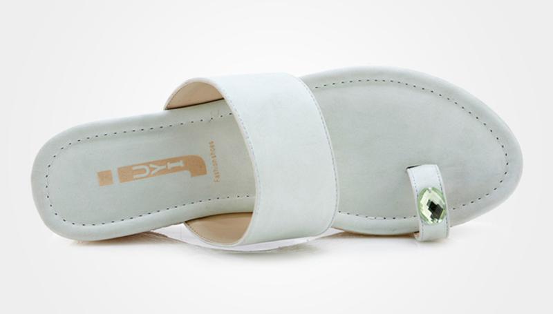 Juyi/巨一 2013夏新款女士甜美公主水钻编织纹一字套趾坡跟厚底拖鞋子101321019