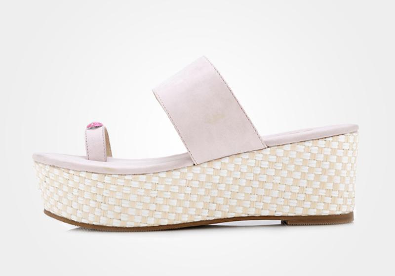 Juyi/巨一 2013夏新款女士甜美公主水钻编织纹一字套趾坡跟厚底拖鞋子101321019
