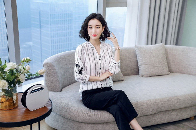 施悦名 chic条纹V领衬衣 2019春新款韩版女装质感长袖衬衫