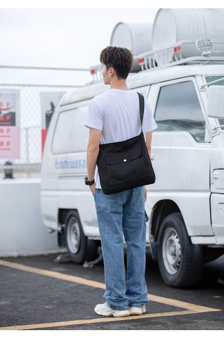 小童马  日系ins原宿百搭中性纯色单肩帆布斜挎包男潮牌学生邮差包女书包C