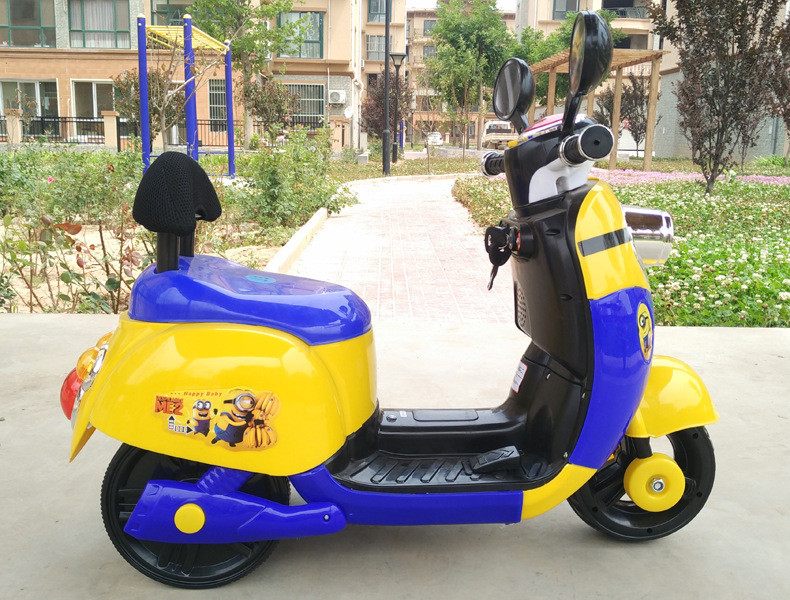 小黄人儿童电动摩托车三轮车小孩可坐玩具车男女宝宝电瓶童车