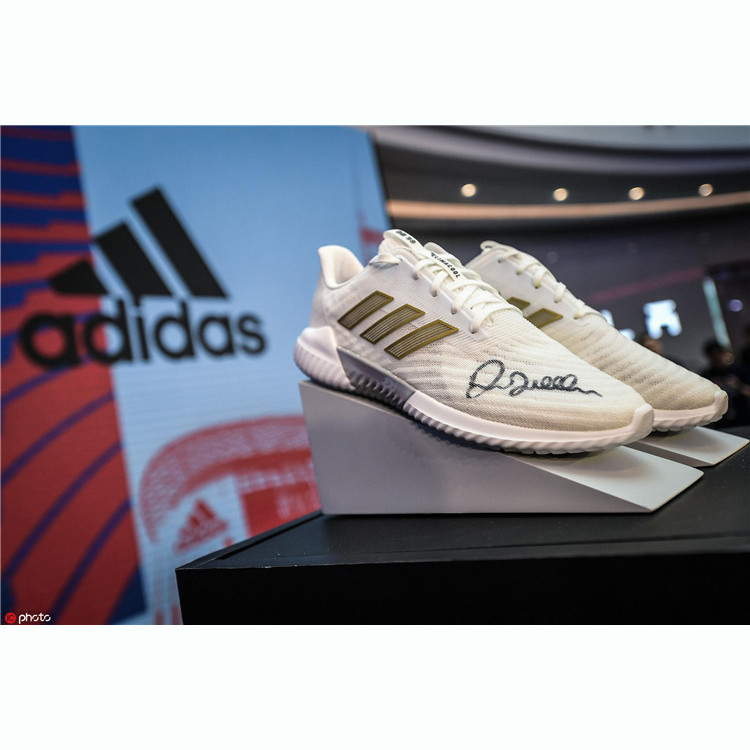 Adidas阿迪达斯贝克汉姆清风2.0男鞋网面小椰款休闲运动鞋跑步鞋脚底签名