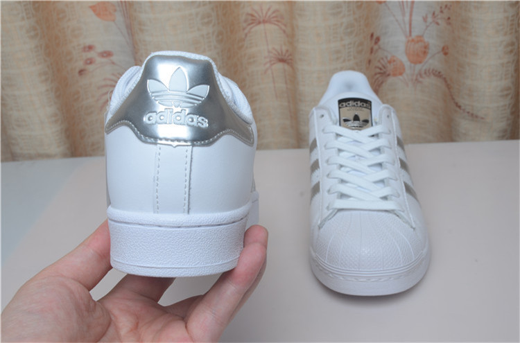 Adidas Superstar 三叶草贝壳头板鞋 男女针孔休闲运动鞋布面黑白皮面金标 BB1428