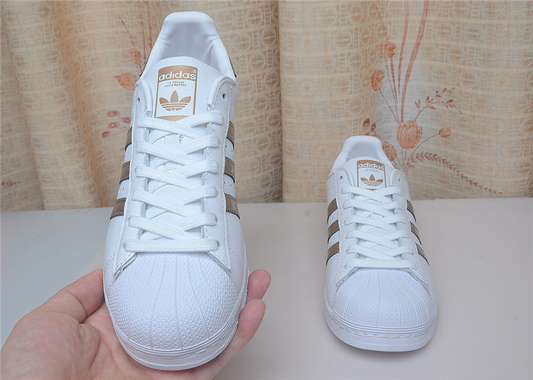 Adidas Superstar 三叶草贝壳头板鞋 男女针孔休闲运动鞋布面黑白皮面金标 BB1428