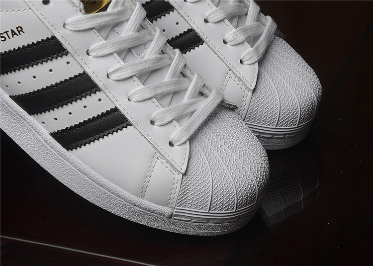 Adidas Superstar 三叶草贝壳头板鞋 男女针孔休闲运动鞋布面黑白皮面金标 BB1428