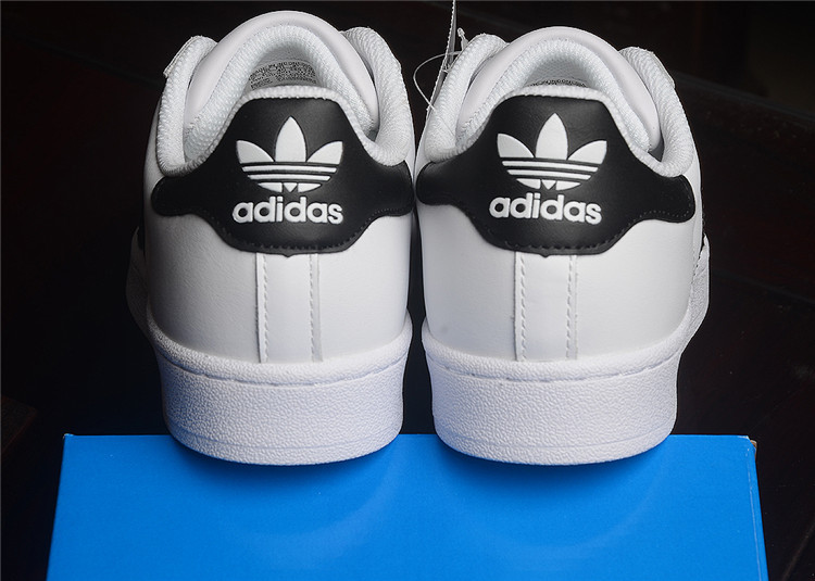 Adidas Superstar 三叶草贝壳头板鞋 男女针孔休闲运动鞋布面黑白皮面金标 BB1428