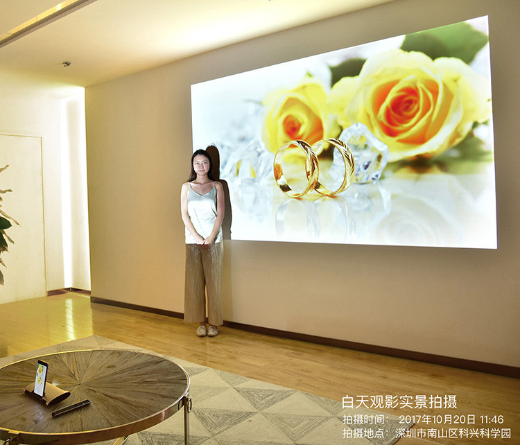 坚果M6 便携投影机 支持1080p高清 家用微型投影仪智能WiFi办公影院