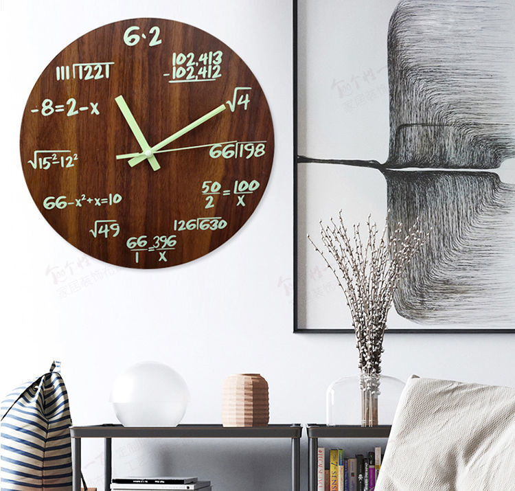 夜光木纹钟表创意简约客厅时钟家用时尚静音数字挂钟餐厅墙壁装饰
