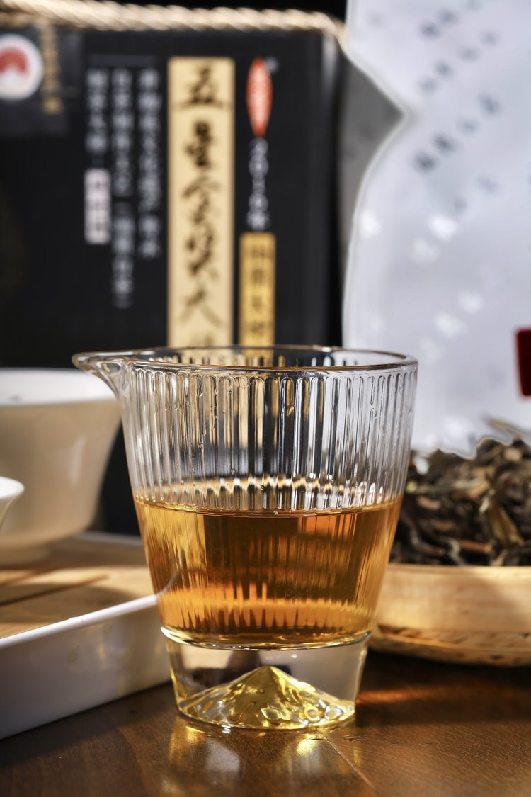 汖茗元 寿眉赠六个斗笠杯配礼盒（花色随机发货）