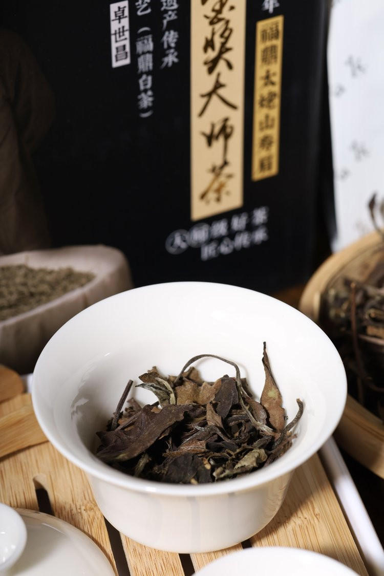 汖茗元 寿眉赠六个斗笠杯配礼盒（花色随机发货）