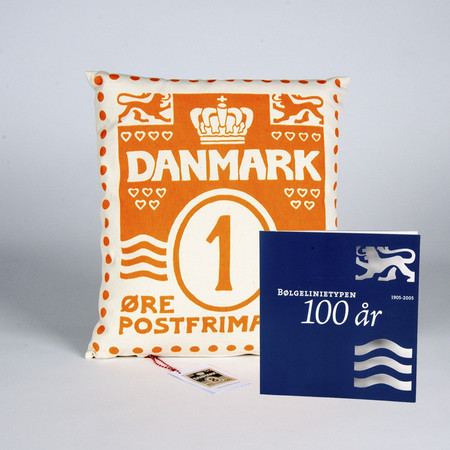 特别装 波浪线百年纪念和1个设计师手工制作珍藏家装靠枕  橙色  配 1丹麦便士邮票图片