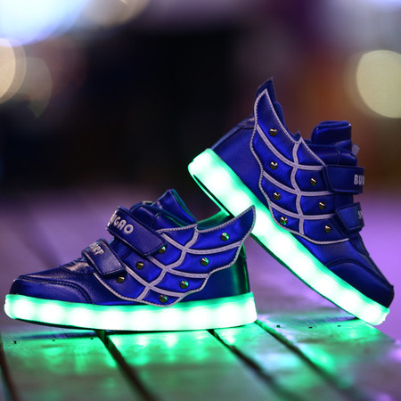儿童带翅膀鞋子秋夏街舞超酷潮童鞋男童女童运动鞋充电LED闪灯鞋图片
