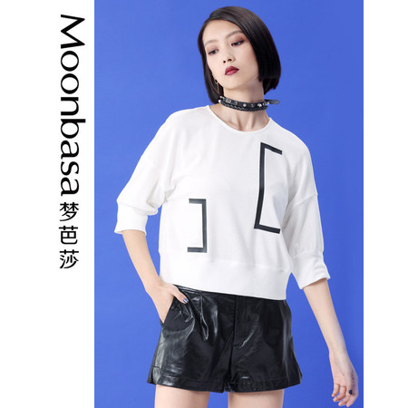 Moonbasa/梦芭莎Ing2Ing欧美宽松时尚烫图针织胶圆领5分袖小衫