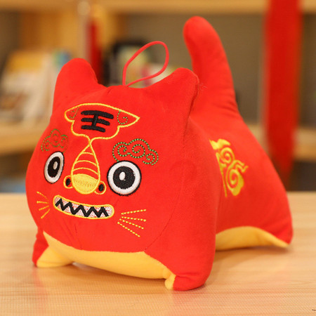 雅乐巢/GAGKUNEST 新款中国红民族虎抱枕 20cm 花耳朵手玩偶红色新年气氛抱枕图片