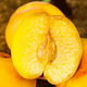 黄桃新鲜农家水果桃子孕妇水果水蜜桃当季现摘脆毛桃整箱