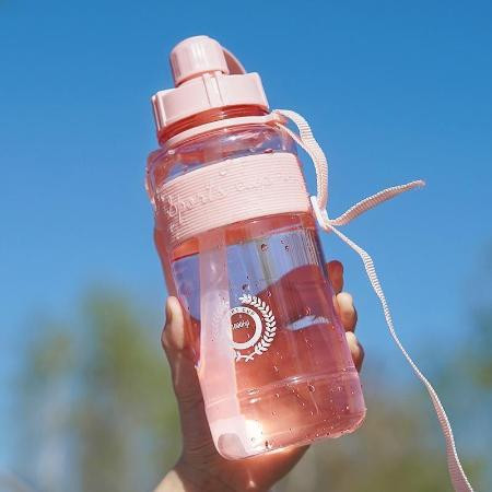 水杯超大容量运动便携塑料杯女学生韩版男健身杯子吸管杯儿童水壶图片