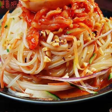 韩式麻酱拌冷面东北休闲食品佳木斯拌面速食酸甜口拌冷面图片