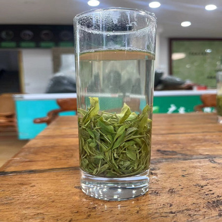  洛阳农品 手绘小镇 信阳毛尖雨前一芽一叶100g特级新茶高山嫩芽茶叶图片